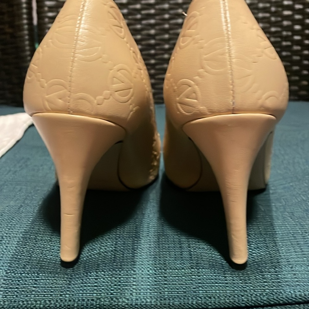 Valentino Heels Pumps Size 8 Runs Small - Picture 3 of 11